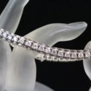 Sparkling tennis bracelet